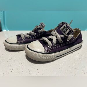 Converse chuck Taylor low purple kid size 8 
Item number : 749525F